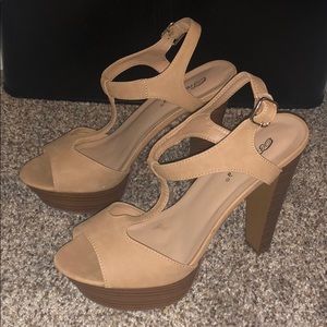 Nude heel